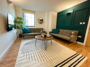 Spacious 2 Bedroom Apartment with Parking